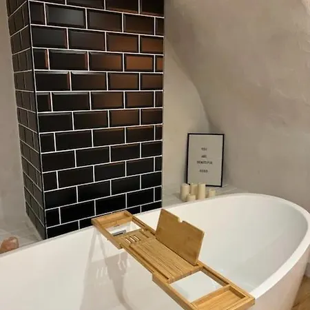 Cosy Near Eiffel Tower Apartment Paris